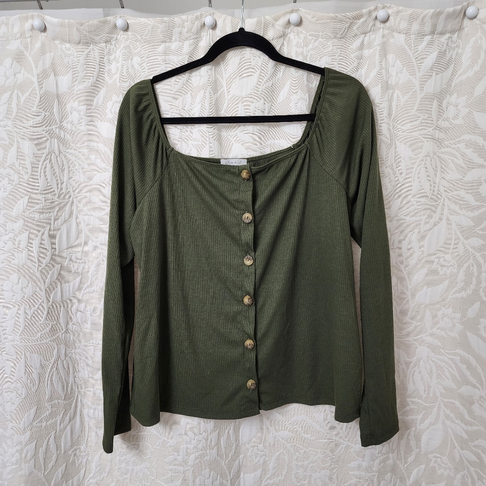 White Birch Green Buttoned Ruched Top. NWOT - Picture 5 of 6